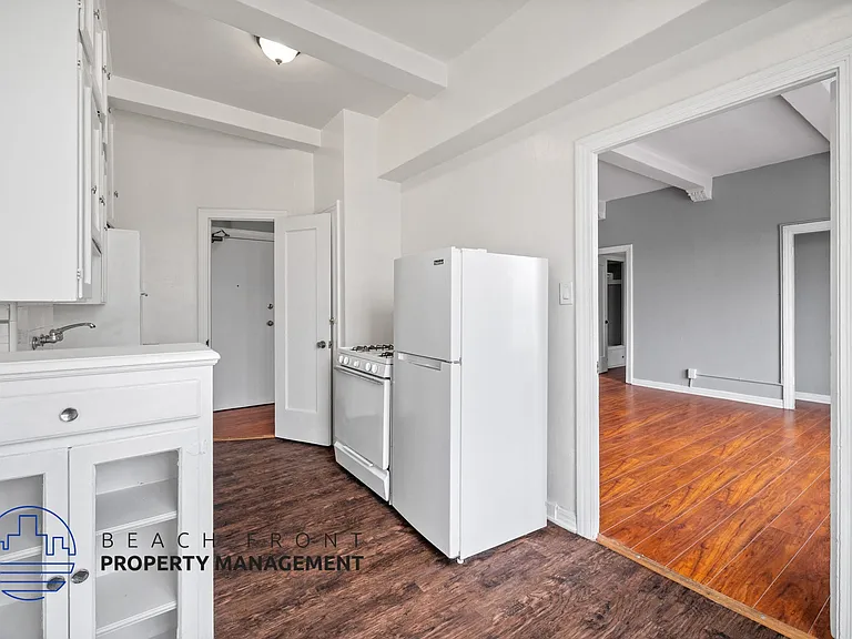 512 S. Hobart Blvd. — Photo 25