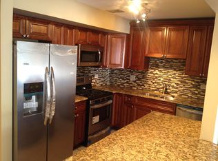 9S110 Lake Dr APT 105, Willowbrook, IL 60527