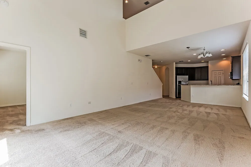 3 bed, 3.5 bath, 2025 sqft, $2,440 — Photo 4
