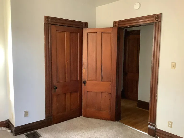 49 Clark Pl #UPSTAIRS — Photo 15