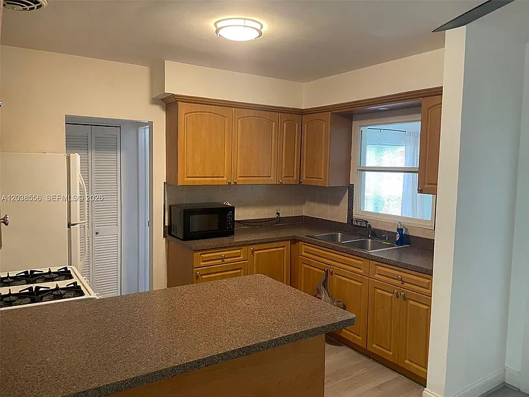 1610 NE 110th Ter #0 — Photo 12
