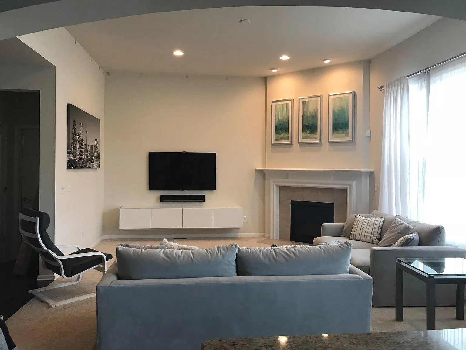 4 bed, 2.5 bath, 2826 sqft, $4,200 — Photo 4