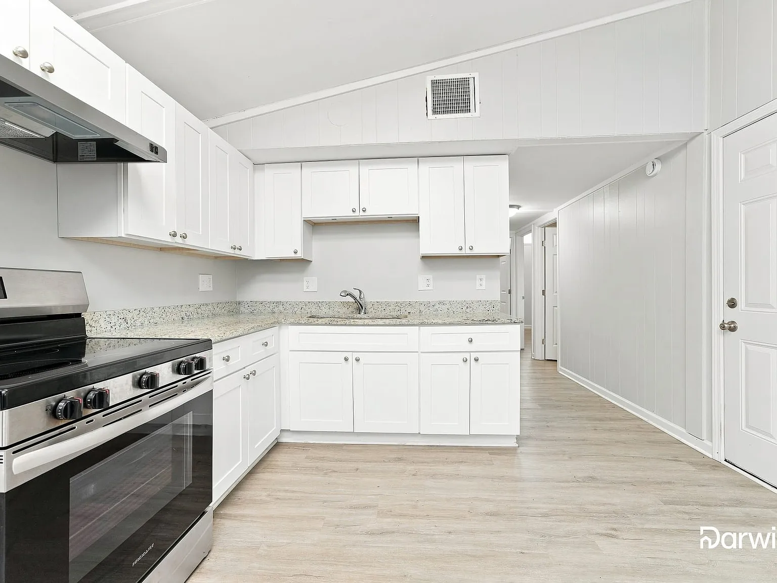 3 bed, 1.0 bath, 1008 sqft, $1,535 — Photo 3