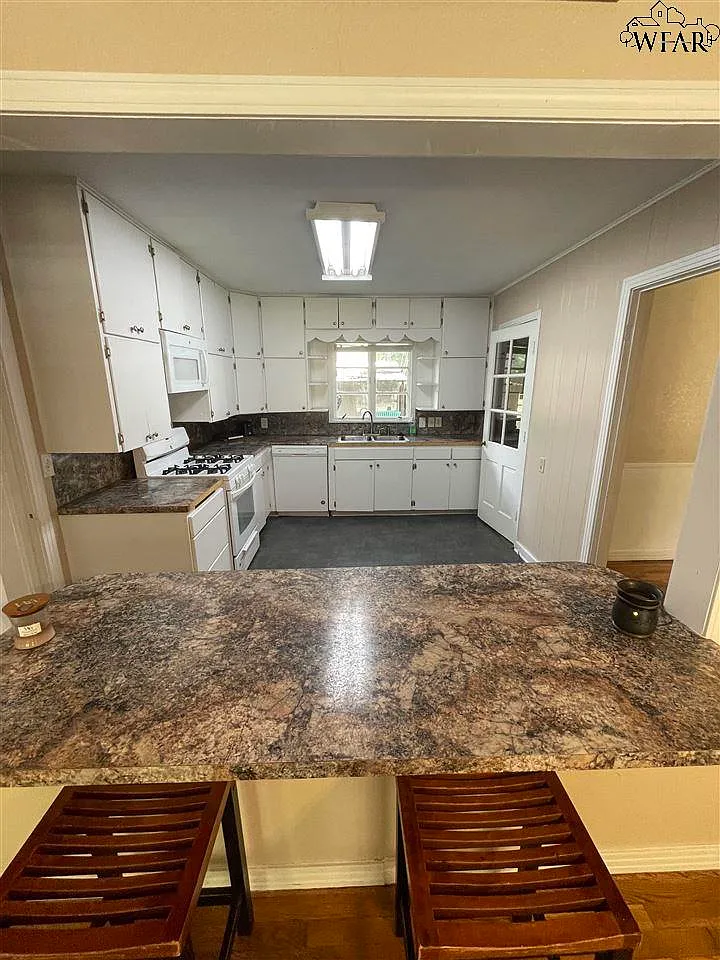 2 bed, 1.0 bath, 1180 sqft, $1,100 — Photo 4