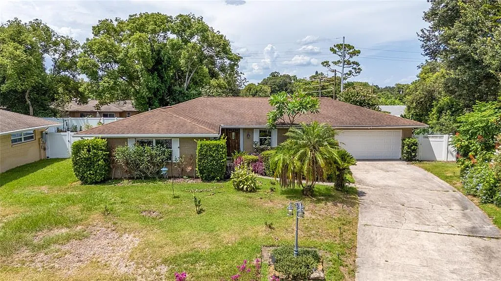 4 bed, 2.0 bath, 1823 sqft, $2,800 — Photo 2