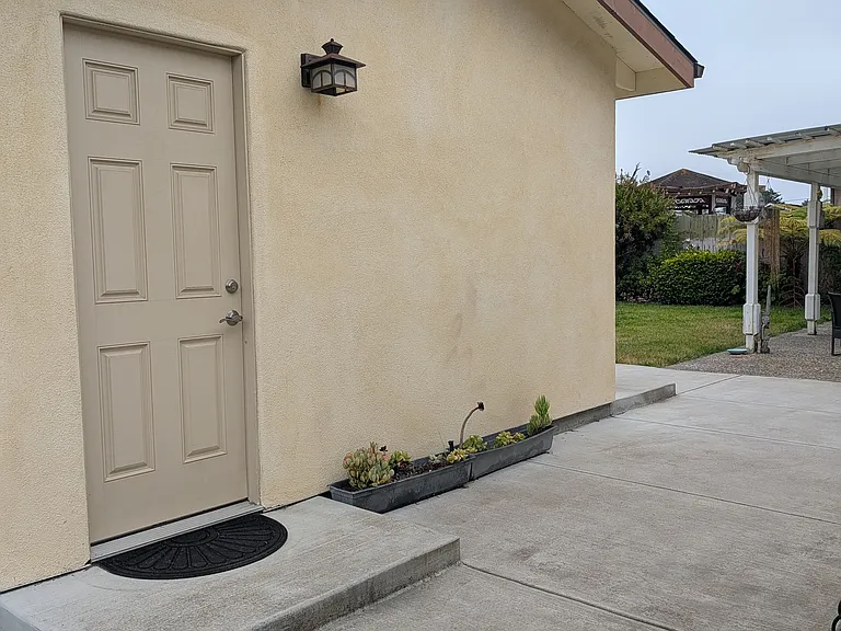 3104 Everett Cir — Photo 2