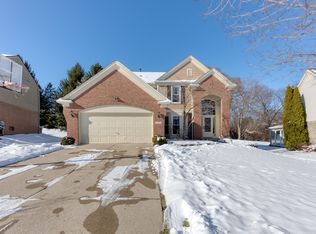 2270 Plumgrove Ln, West Bloomfield, MI 48324