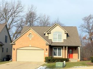 5718 Windspirit Ct, Waterford, MI 48327