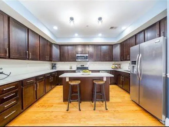 2408 Summit Avenue image 6 of 26