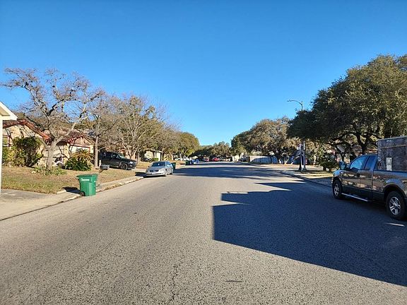 4th image of 8410 Star Creek Dr