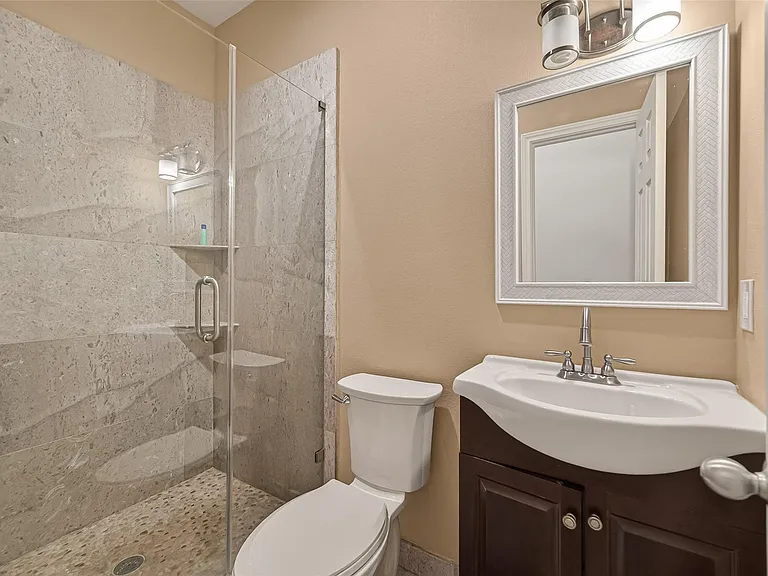 224 N Stiles St — Photo 14