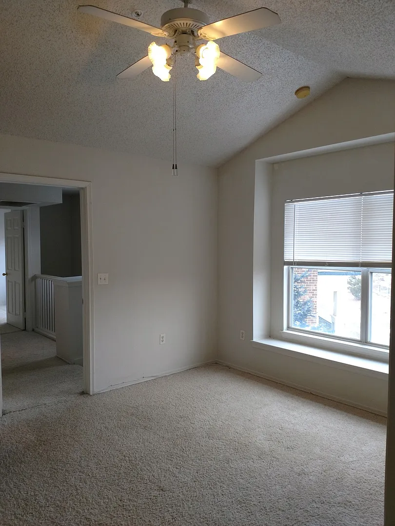 Bright Corner 3BR Condo with Garage in Superior! Available NOW! — Photo 4