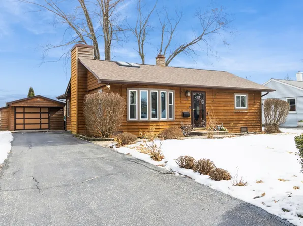 2604 Cardinal Dr, Rolling Meadows, IL 60008