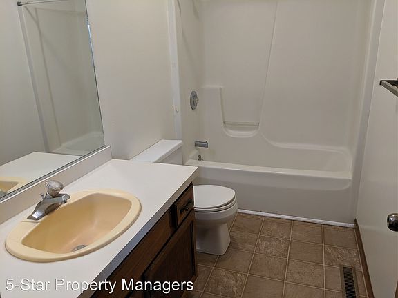 4th image of 615 Bayberry Dr
