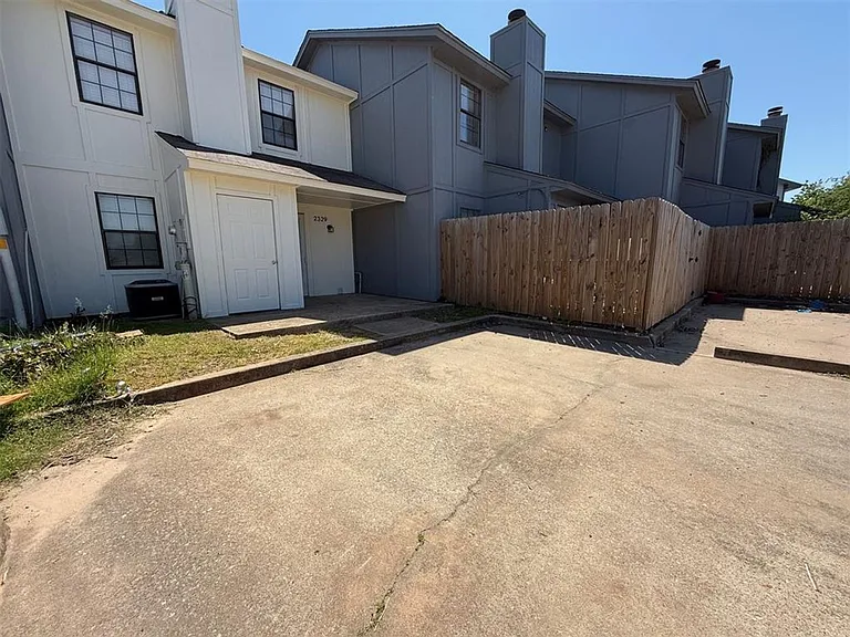 2329 Heatherfield Ln — Photo 17