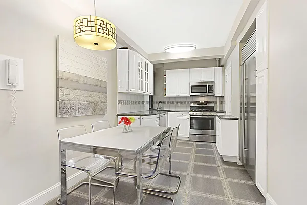 Sold by Compass | media 21