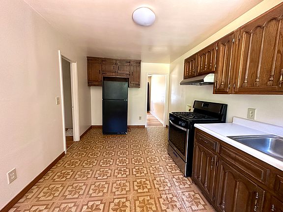 5th image of 3269 Russell St