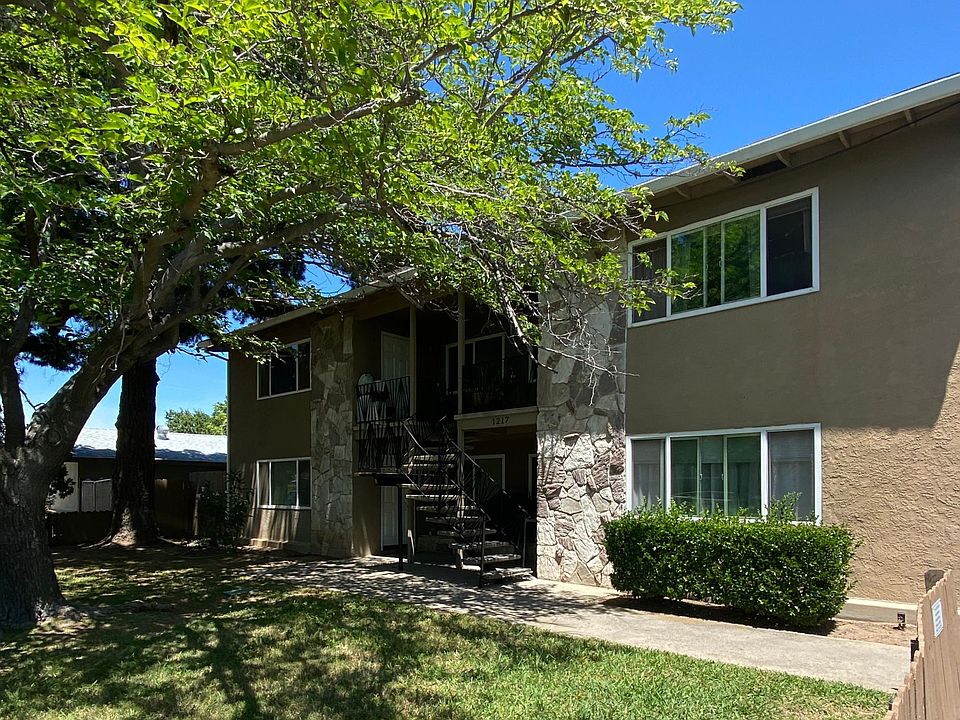 1st image of 1221 McKinley Dr APT 2
