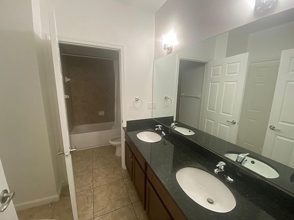 3rd image of 1027 NE 10th Ave