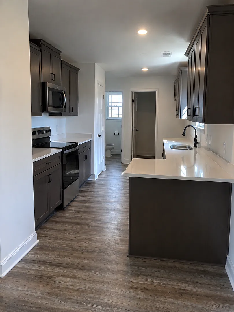 3 Bedroom 2 Bathrooms — Photo 2