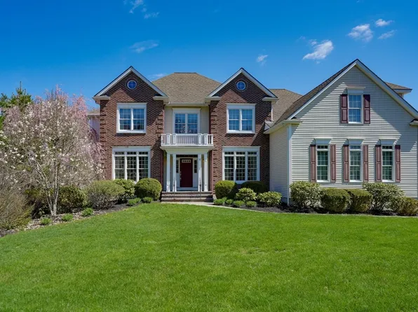 18 Manchester Dr, Wrentham, MA 02093