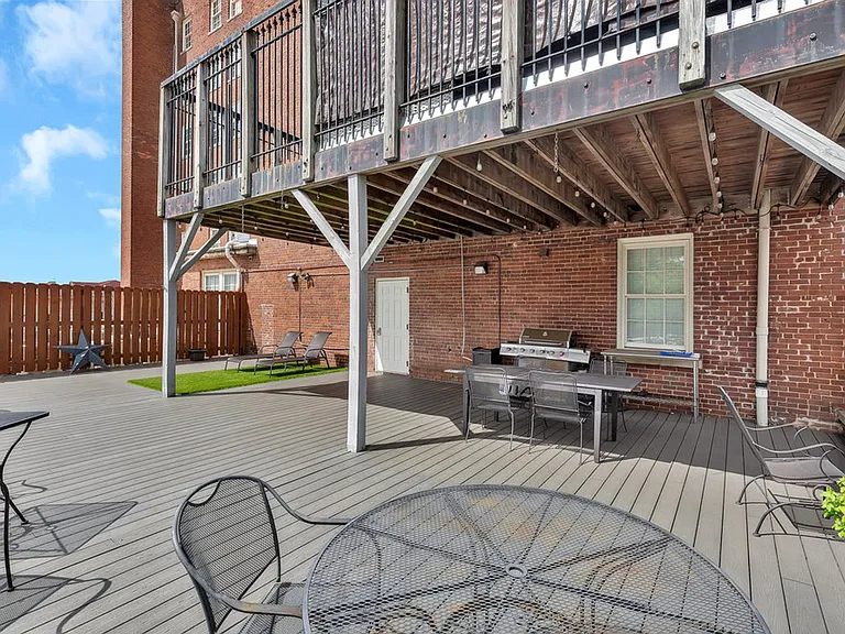 Calhoun Lofts & Thunderbird Flats — Photo 30
