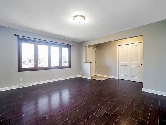 2nd image of 6017 Abington Dr