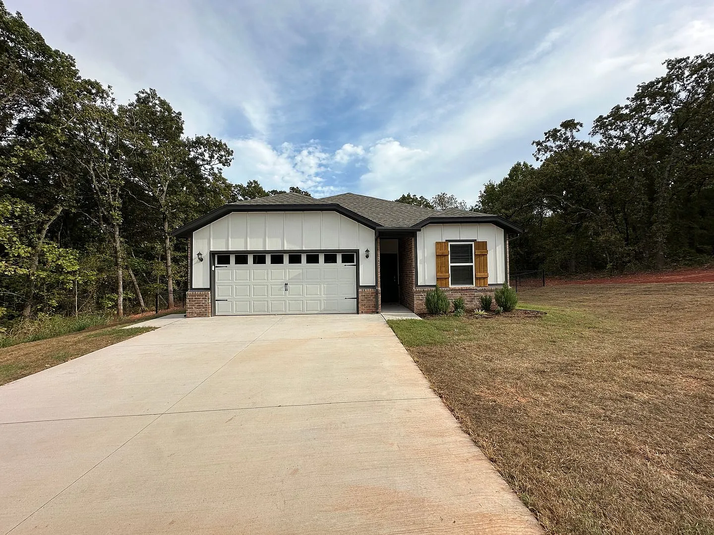 Country Living 3 Bedroom, 2 Bathroom on a 2.97 Wooded Acre Lot in Ridge Creek Addition! — Photo 2