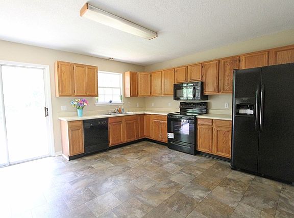 5th image of 106 Rebecca Dr