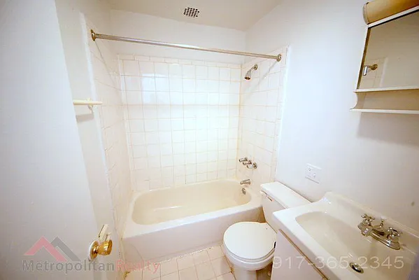 Rented by Metropolitan Realty | media 5