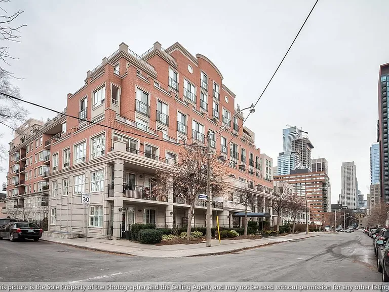 77 McMurrich St #307-U307 — Photo 20