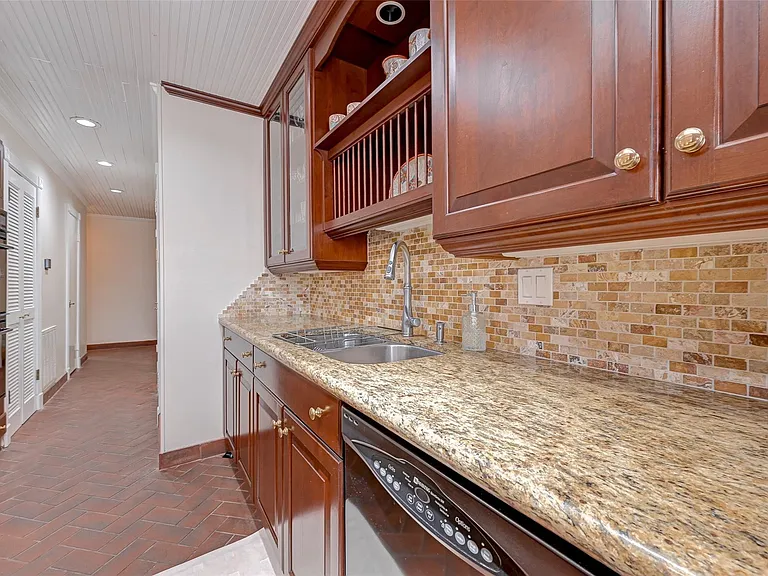 6329 Del Monte Dr #100 — Photo 23