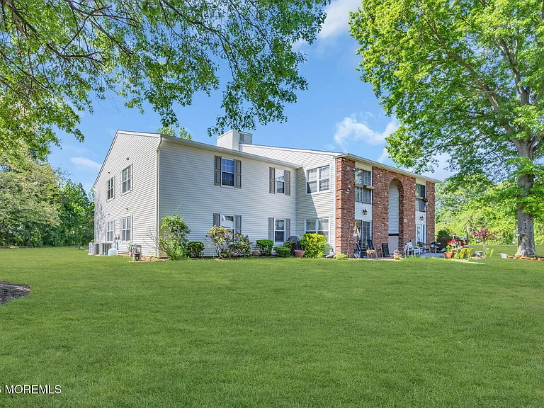 10-5 Boise Ct — Photo 3