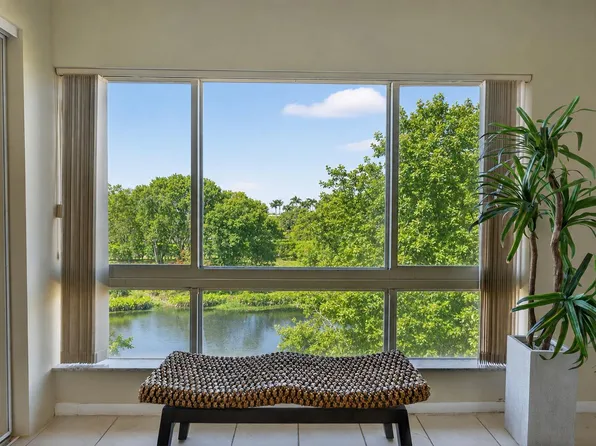 5906 CRYSTAL SHORES Drive #404, Boynton Beach, FL 33437