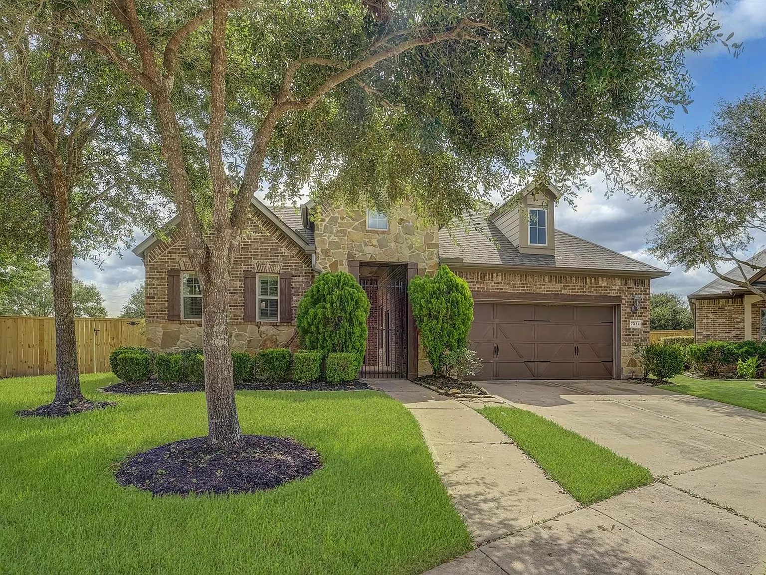 4 bed, 3.0 bath, 2479 sqft, $3,800 — Photo 2