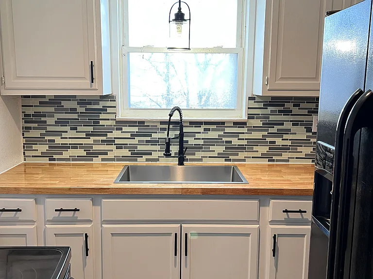 405 Linden Cir #4 — Photo 4