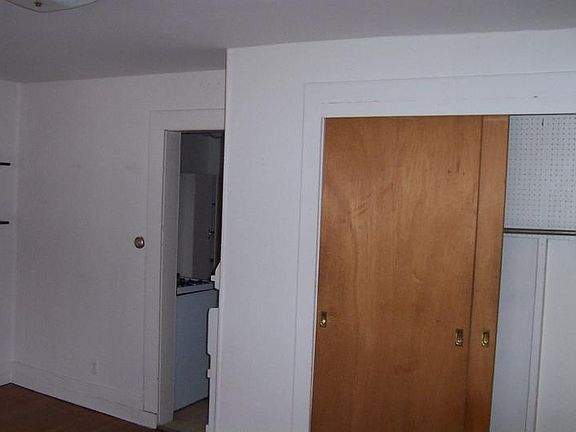 2nd image of 1352 Wilmot Ct APT 1