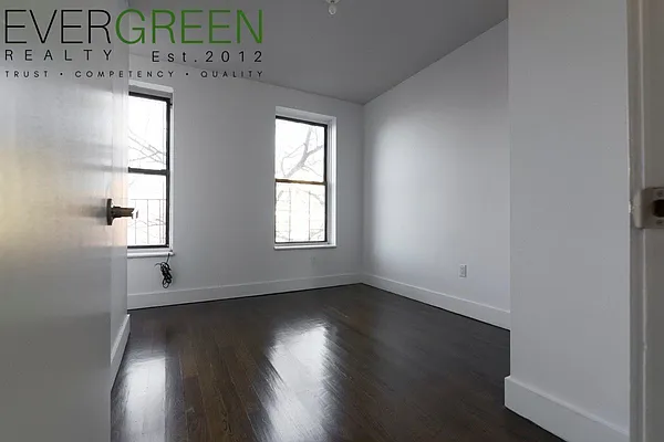 Rented by Evergreen Apartments BK | media 4
