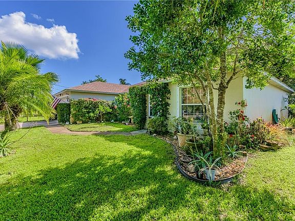 3rd image of 985 Lundy Dr