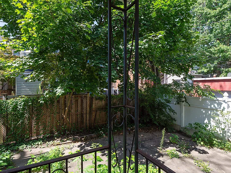 163 Jewett Ave — Photo 8