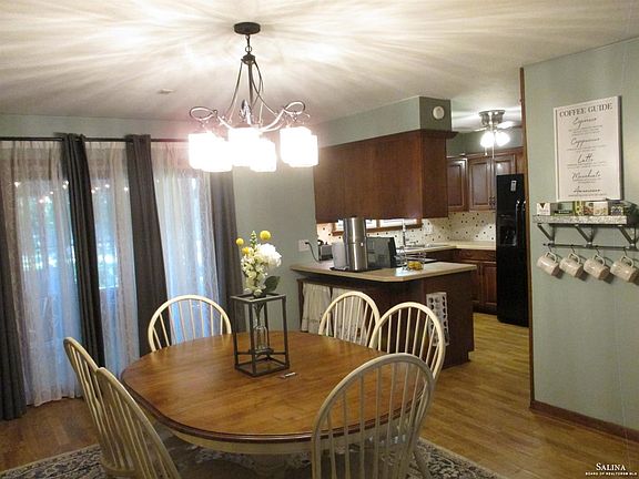 5th image of 2315 Montclair Dr
