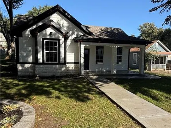 614 Spruce St, Leavenworth, KS 66048