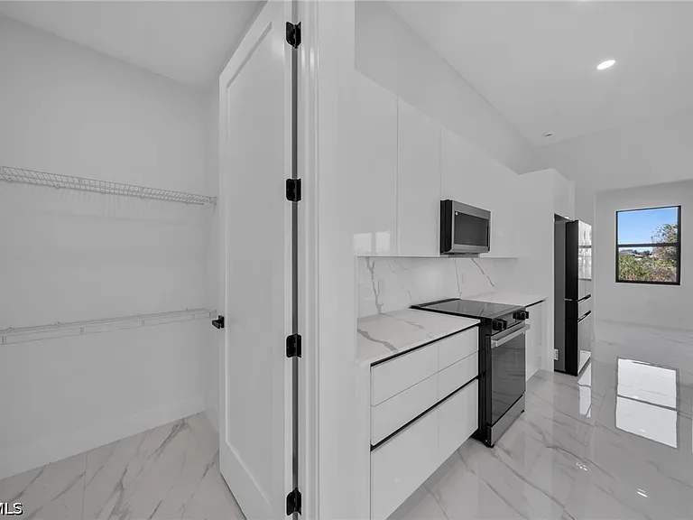 1426 NE 6th Ave — Photo 18
