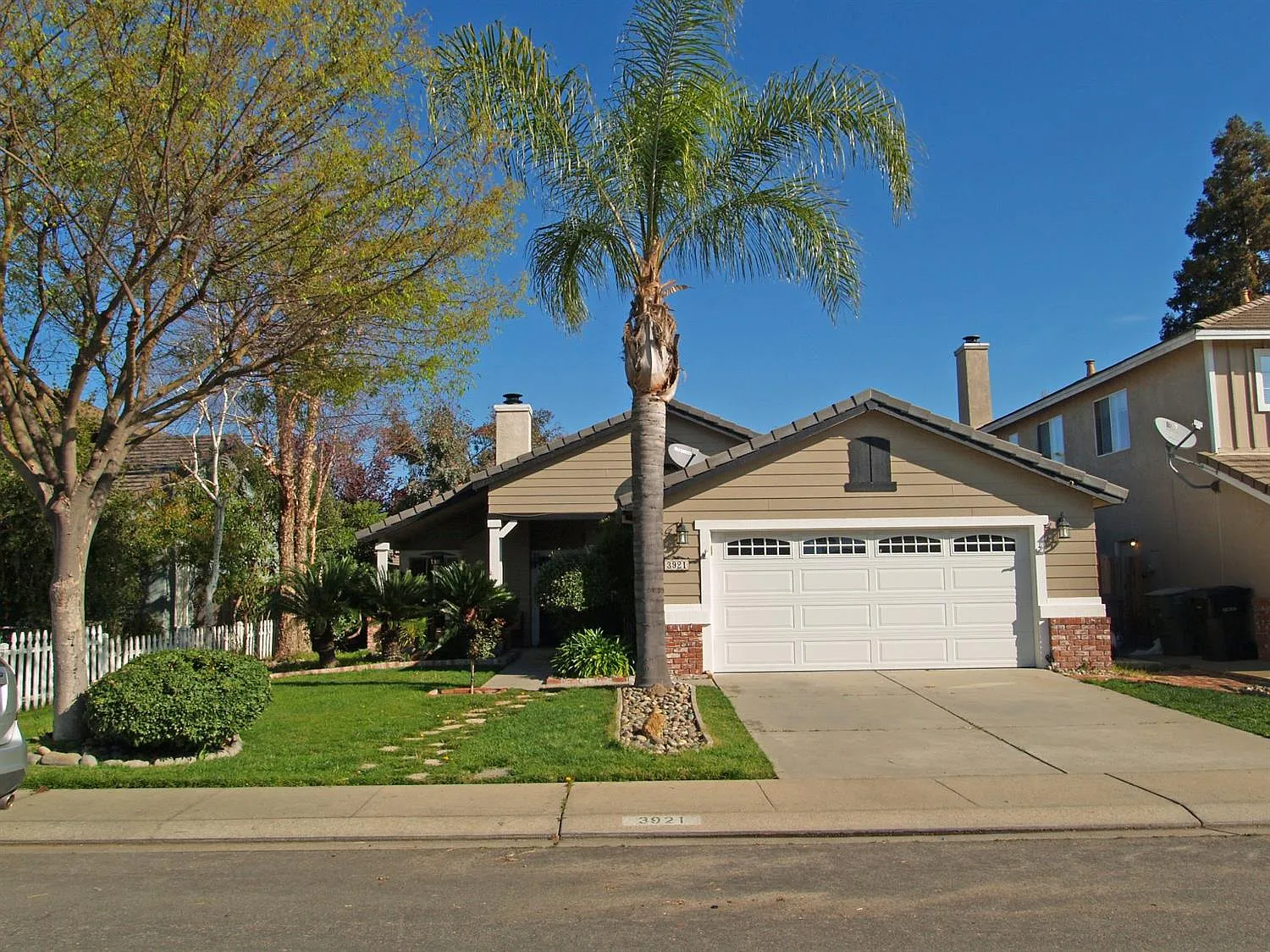3921 Laurenburg Ave photo 1