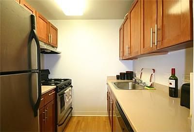3rd image of 352 Cathedral Pkwy APT 10C
