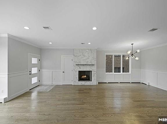 5th image of 446 2nd St Unit B