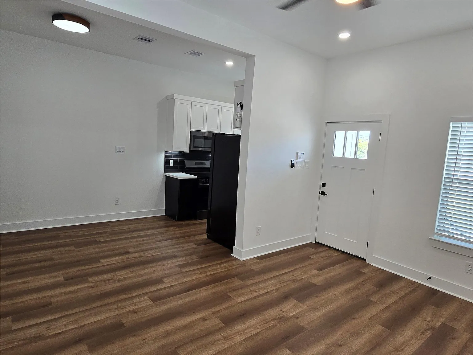 3 bed, 2.0 bath, $1,700 — Photo 2
