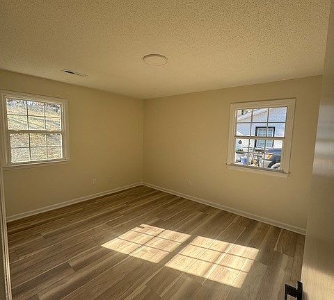 4th image of 256 E Davidson Ave