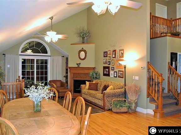 5th image of 920 Rosewood Dr