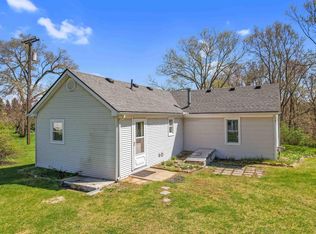 3057 N Hickory Ridge Rd, Highland, MI 48357